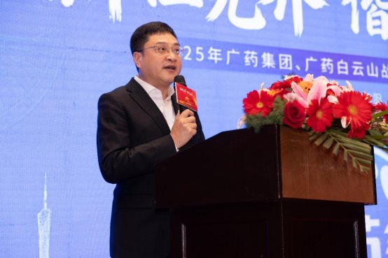 穿著西裝筆挺的男子與配字AI 生成的內容可能不正確。